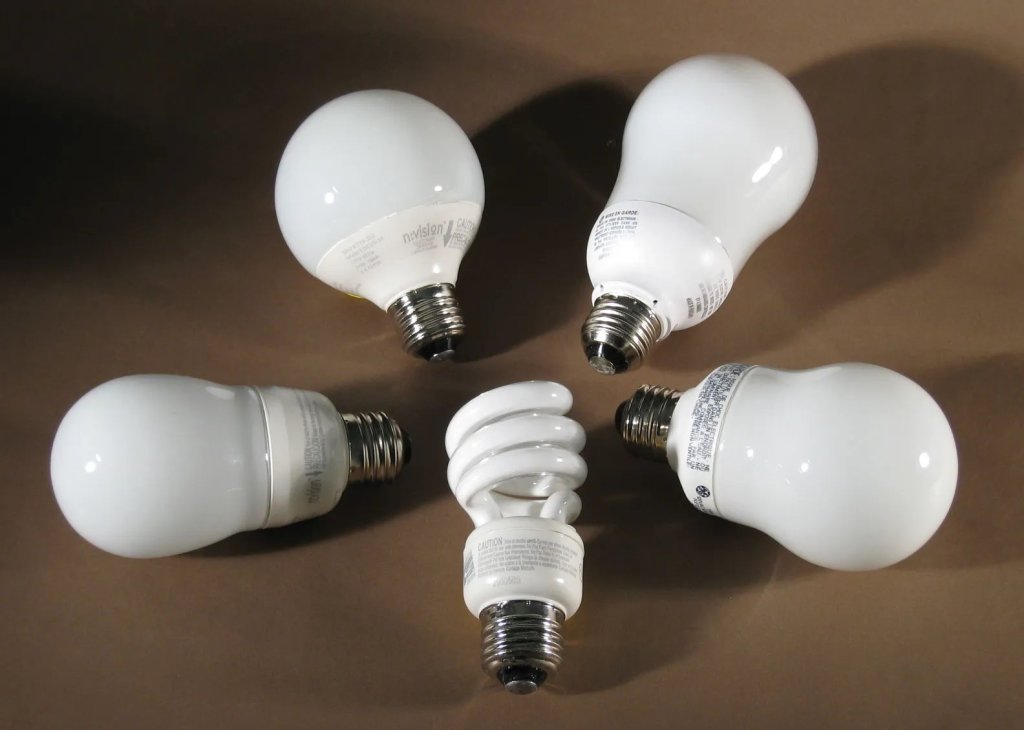 fluorescent lampbulbs.jpg