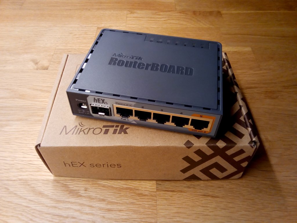 MikroTik-hEX-S-01.jpg