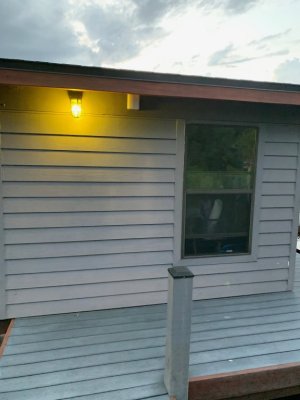 4 Dock Antenna Between Light and Window.jpg