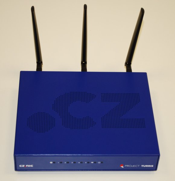 router-turris-1.jpg